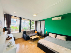 Terra Homestay - Big Balcony with elevator - 150m to Hoan Kiem Lake
